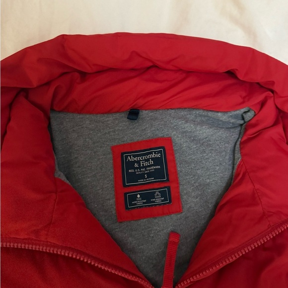 Red Abercrombie & Fitch Puffer Jacket - Picture 2 of 2